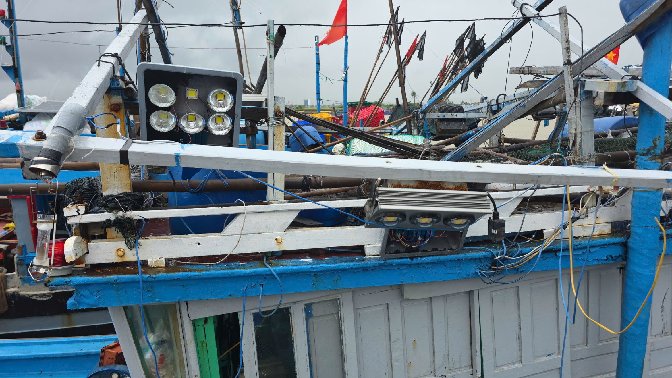 核实达乐省渔船声称遭三艘其他渔船攻击并掠夺财物事件